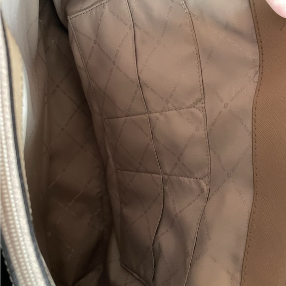 Michael Kors Jet Set Medium‎ Saffiano Leather Top-Zip Tote Bag – Tan - Picture 15 of 16